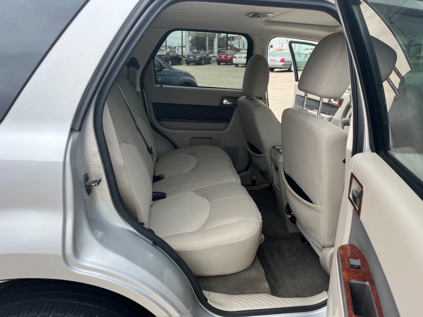 2009 SILVER /gray Mercury Mariner V6 2WD (4M2CU81G49K) with an 3.0L V6 engine, 6-Speed Automatic transmission, located at 14700 Tomball Parkway 249, Houston, TX, 77086, (281) 444-2200, 29.928619, -95.504074 - Photo#12